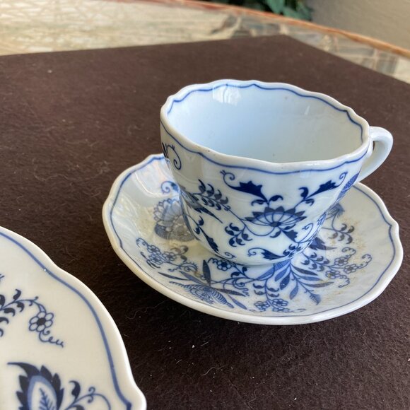 3 Piece Blue Danube Japan Blue Onion Vintage Cup & 2 saucers - Picture 2 of 4